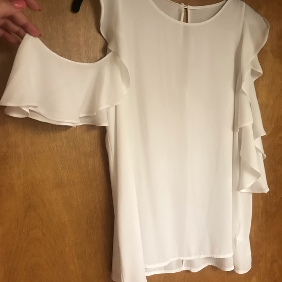 Off-Shoulder White Blouse - Picture 4 of 4